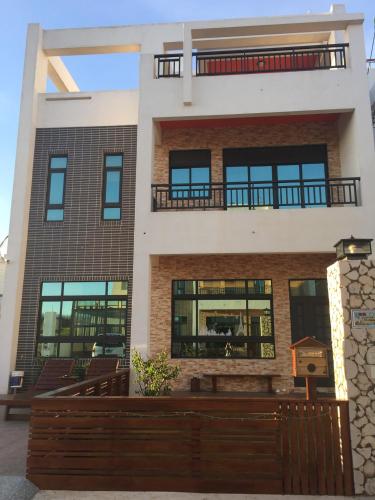 Here B&B, Magong