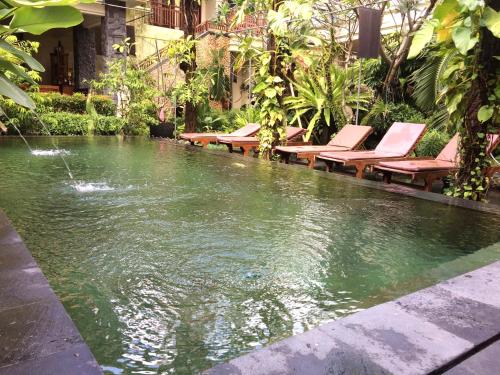 Zwembad, Yulia 1 Homestay in Sanur