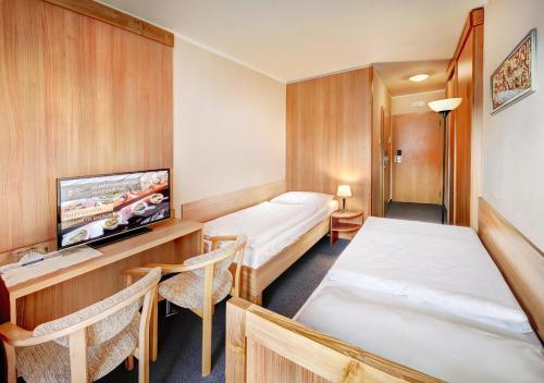 2 twin beds