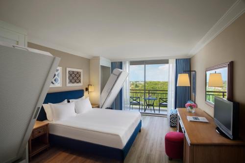 1 queen bed, 2 twin beds
