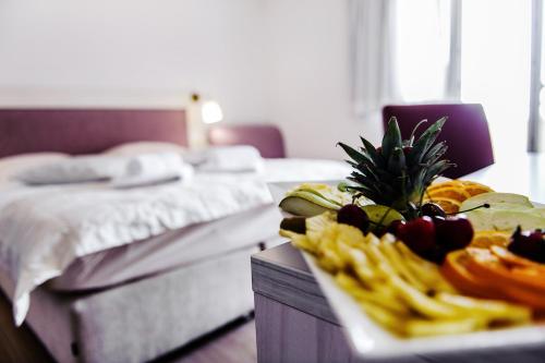 2 bedrooms, 3 beds