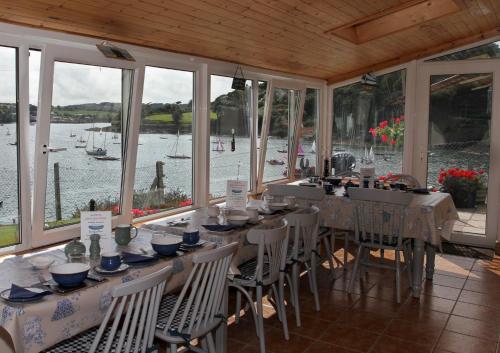 Toit ja joogid, Bay View B&B Glandore in Glandore