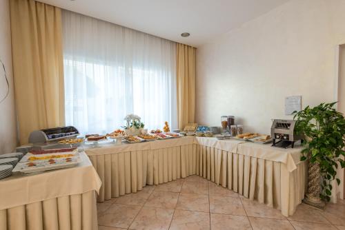 Hotel Corinna - image 6