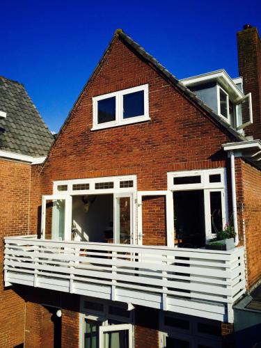 Exterior view, Tastefull double story 2 bedroom appartment/house in Planetenwijk