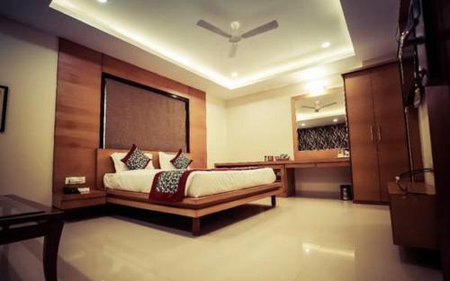 Hotel Grand Rajputana Hotel Grand Rajputana is perfectly located for both business and leisure guests in Raipur. Featuring a satisfying list of amenities, guests will find their stay at the property a comfortable one. Serv