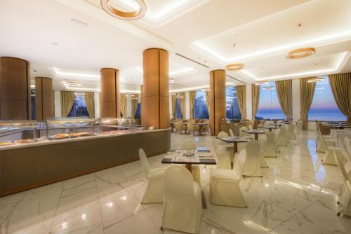 Golden Tulip Vivaldi Hotel - main image