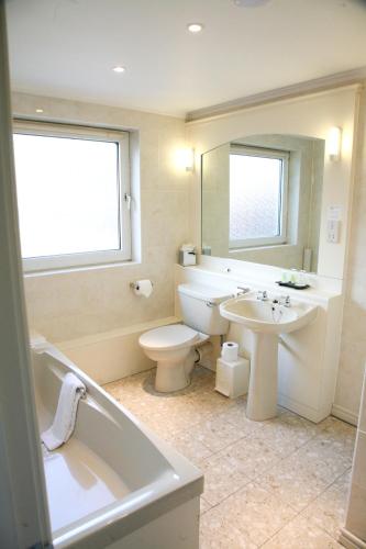 Regency Park Hotel, Health Club & Spa Regency Park Hotel is perfectly located for both business and leisure guests in Newbury. The property features a wide range of facilities to make your stay a pleasant experience. Facilities like free
