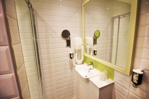 Best Western Plus London Wembley Hotel - image 3