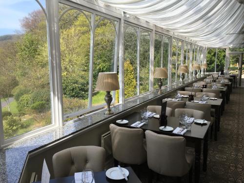 Restaurant, Royal Victoria Hotel Snowdonia in Caernarfon