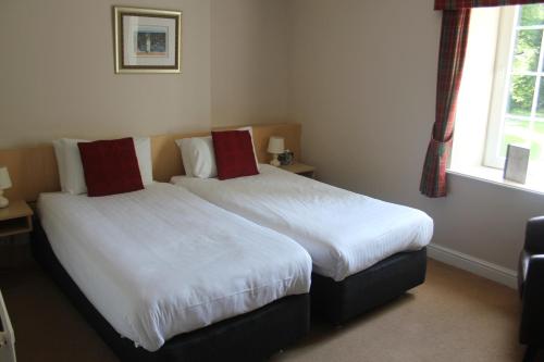 Nant Ddu Lodge Hotel & Spa Stop at Nant Ddu Lodge Hotel & Spa to discover the wonders of Merthyr Tydfil. The hotel offers guests a range of services and amenities designed to provide comfort and convenience. Take advantage of t