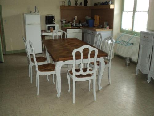 Konyha, Appartement in Madeleine-Saint-Leonard