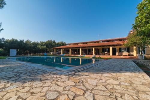  Golden Sand Apartments in Vromonérion