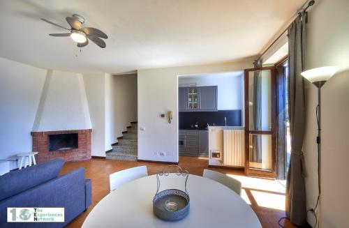 Lake retreat stunning view - image 13