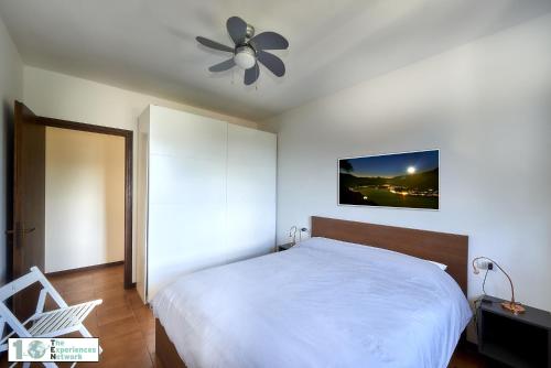 Lake retreat stunning view - image 10