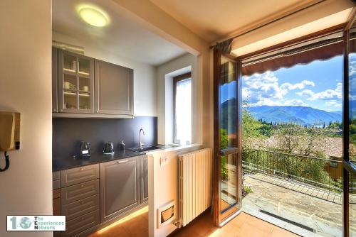 Lake retreat stunning view - image 12