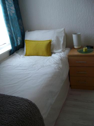 Single Room image 3