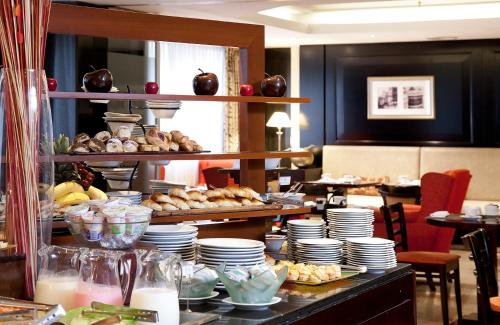 Savoy Hotel - image 3