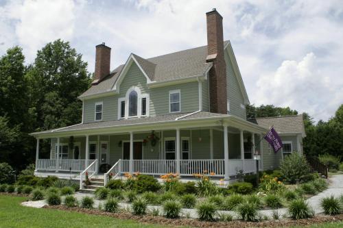 Seven Oaks Inn Bed and Breakfast - Accommodation - High Point