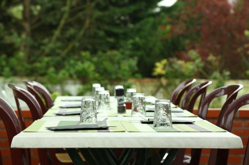 Garden, Hotel Restaurant Maison Blanche near Orly Airport