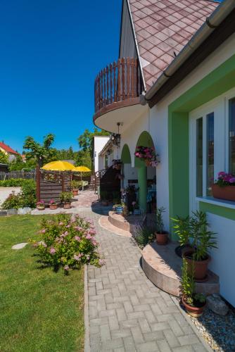  Andrea Apartmanház in Balatongyörök