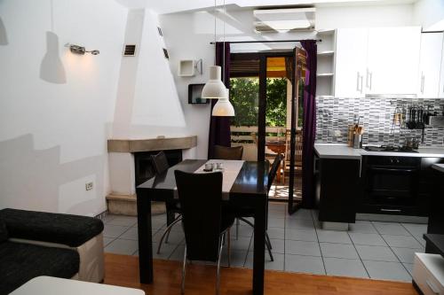 Apartments with a parking space Jelsa Hvar - 5703 - image 8