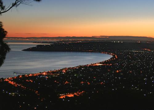 . Dream Views at Arthurs Seat B & B