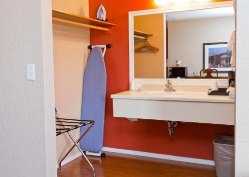 Flagstone Motel