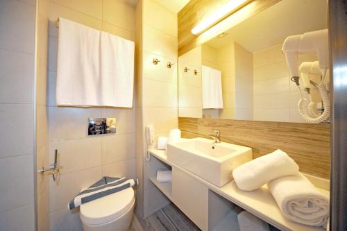 Astron Suites & Apartments - image 2