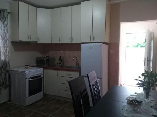 Apartmani Cuce in Mou
