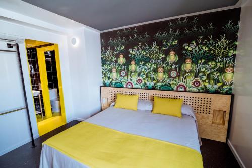 Amistat Island Hostel Ibiza Room Type - Triple Ensuite Room