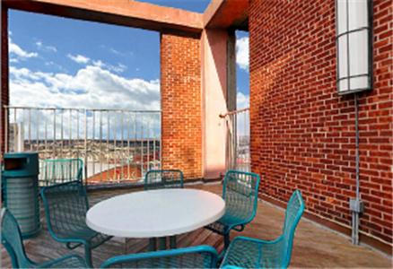 โฮเทลโรเบิร์ตทรีต (Robert Treat Hotel) in นวร์ก (NJ)