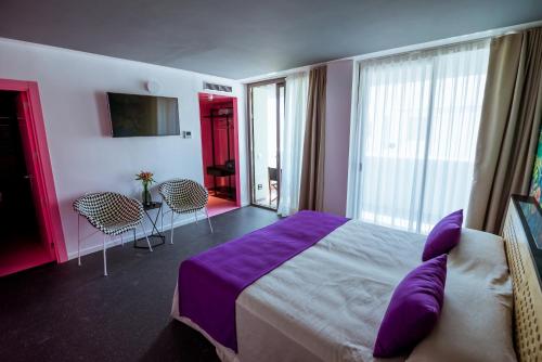 Amistat Island Hostel Ibiza Room Type - Deluxe Double Ensuite Room