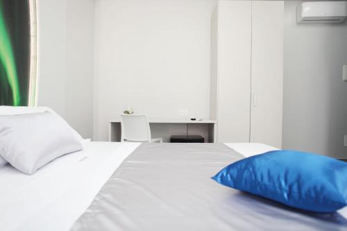 Deluxe Double Room image 10