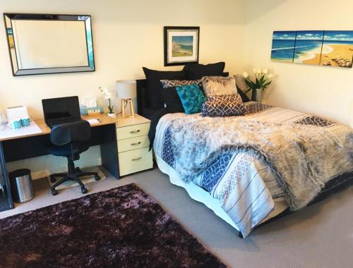 Sea view guest house Sea view guest house is a popular choice amongst travelers in Auckland, whether exploring or just passing through. The property features a wide range of facilities to make your stay a pleasant experie