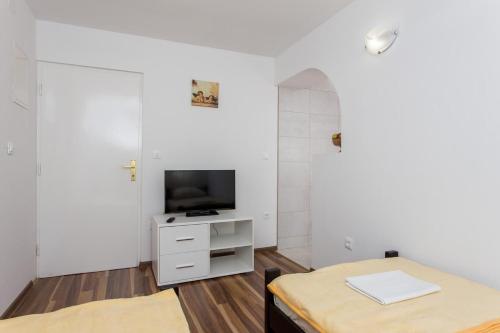 Two-Bedroom Apartment with Terrace and Sea View image 1