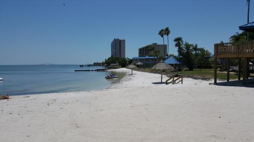 Magnuson Hotel Marina Cove - image 2