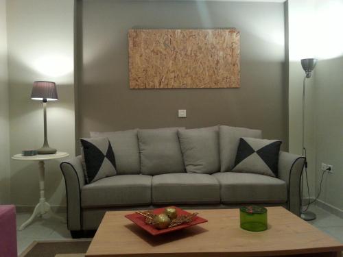  Nomismatokopio Two-level Apartment in Athen