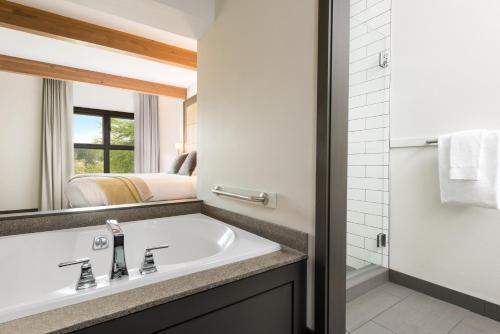 Friday Harbor House - image 5