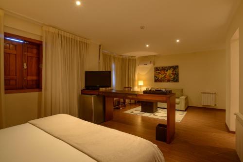 Deluxe Suite image 10