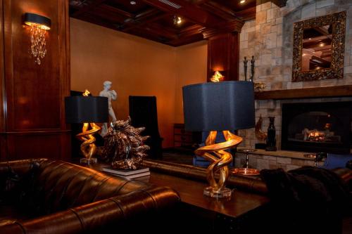 luxury hotels in Ames, Ia