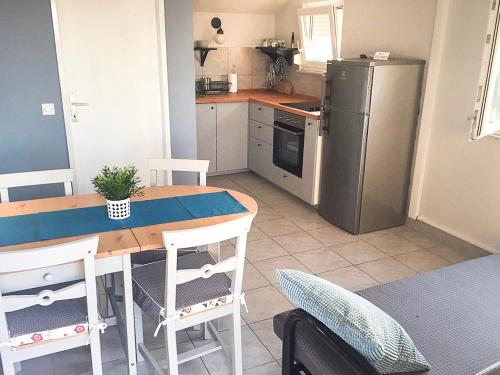  Apartments Cvita in 23000 Silba