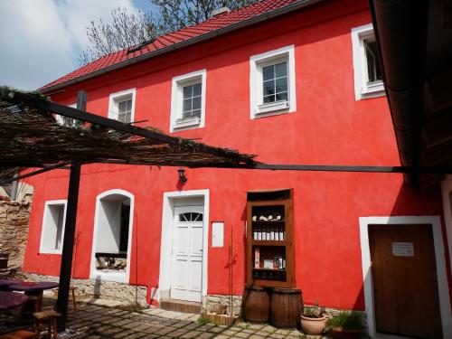 Ieeja, Rodinné vinařství Mikulenkovi (Rodinne vinarstvi Mikulenkovi) in Velké Žernoseky