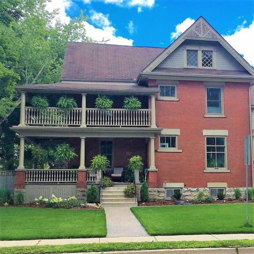 . Magnolia House Bed & Breakfast