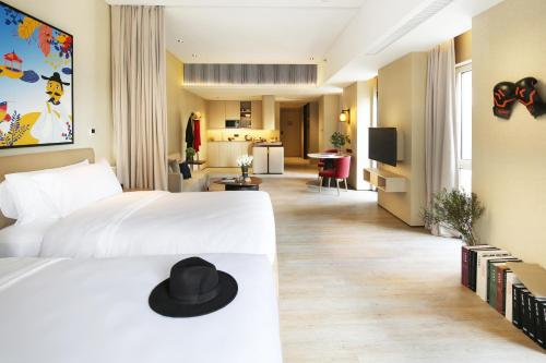 room detail thumbnail 1