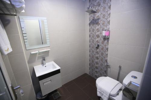 Bathroom, Al Khatiri Hotel in Kota Bharu