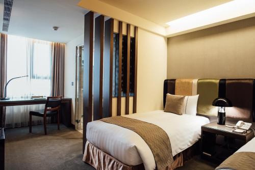 room detail thumbnail 1