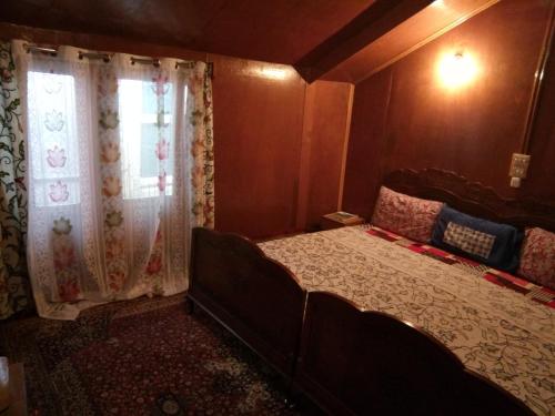 New Bombay Heritage Group Of Houseboats – Srinagar, PA