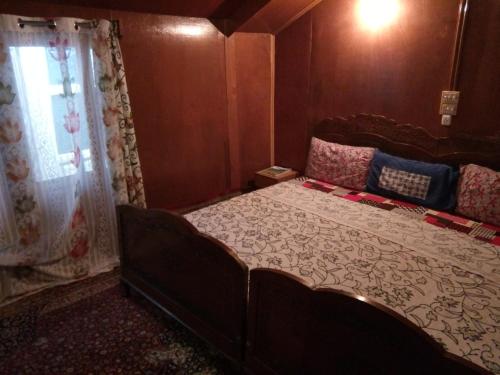 New Bombay Heritage Group Of Houseboats – Srinagar, PA