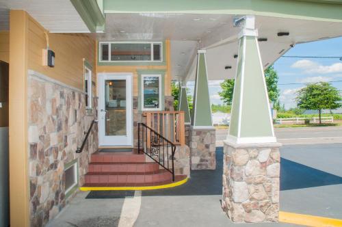 Nordic Inn and Suites