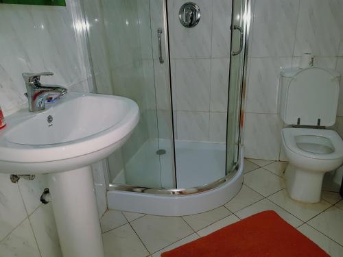Double Room image 3